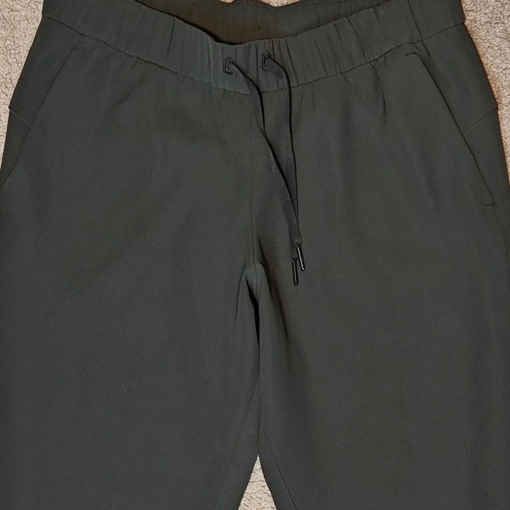 Lululemon On the Fly Jogger Women 10 Green Woven Tapered Pant Drawstring Pocket